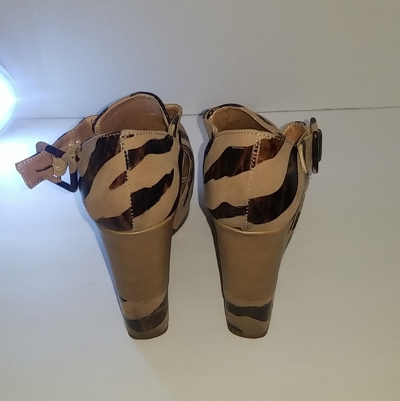 Pumps - Picture 3 of 7